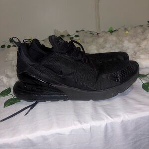 Men's Nike black 270